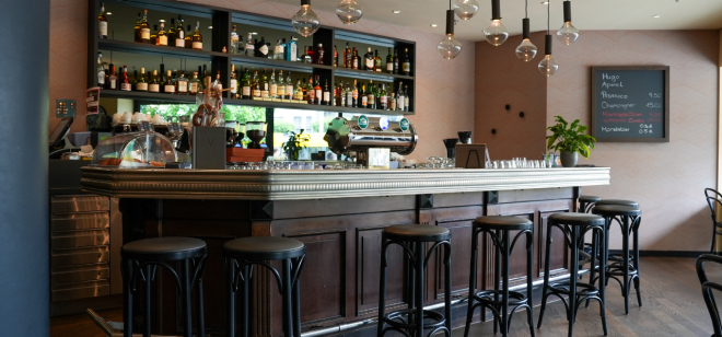 Bar & Bistro Bar